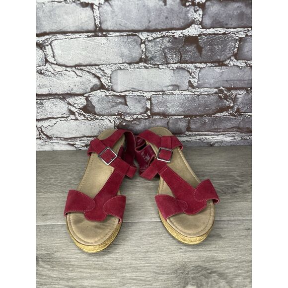 Clarks Red Suede Strappy Buckle Cork Wedge Sandals Women Sz 8.5M US/39.5EU Italy - Picture 15 of 16